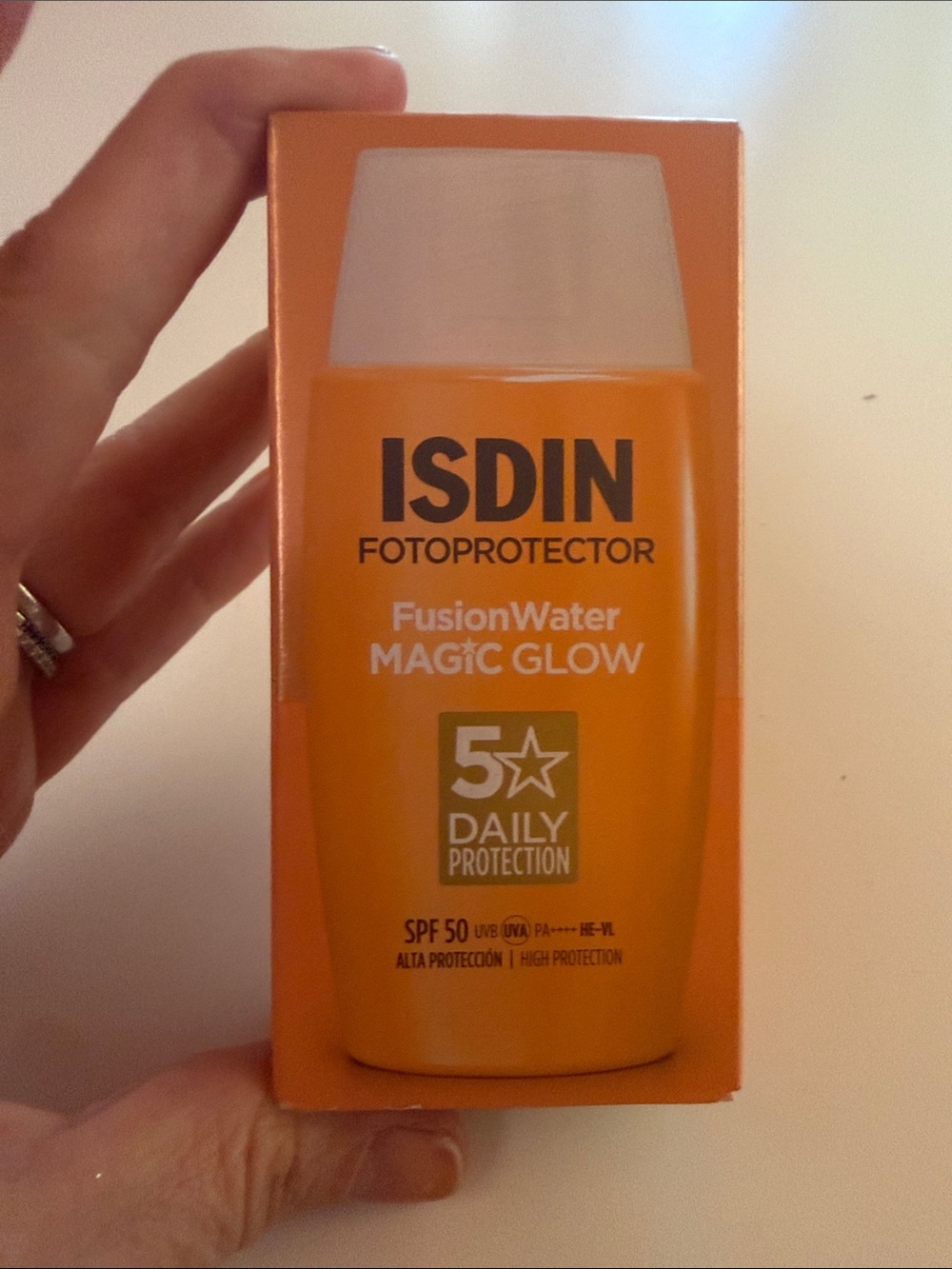 ISDIN Fusion Water Magic Glow SPF 50 Daily Protection - Orange